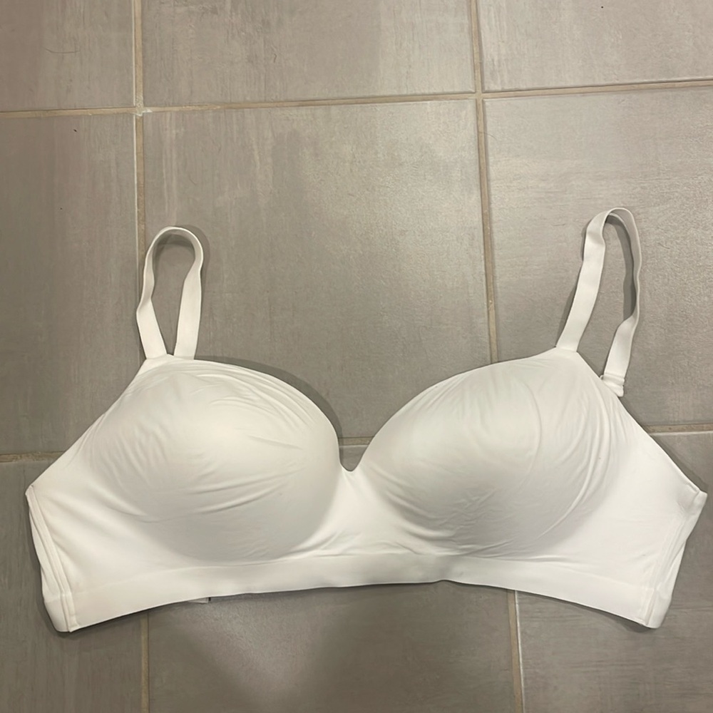 SOMA ENBLISS
Wireless Bra in White size 42DD